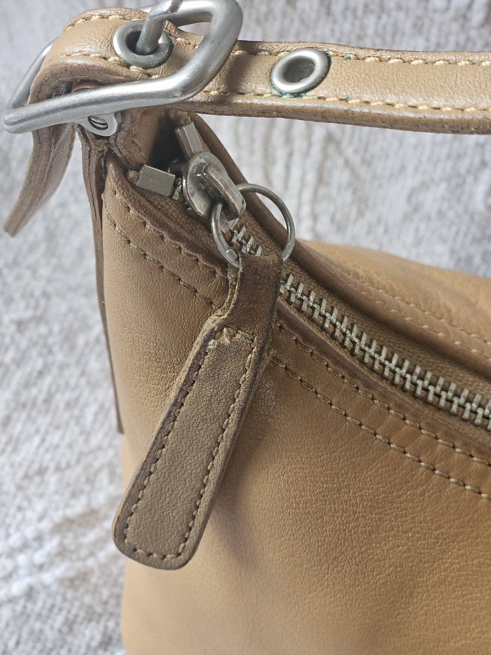 Vintage Coach Tan Leather Shoulder Hobo Bag - Picture 3 of 16